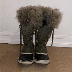 Sorel Women's Winter Boots - Green and Black